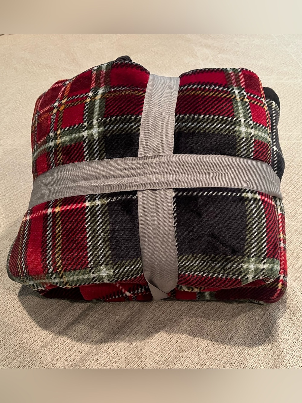 Red and Black Plaid Velvet Plush Throw with Sherpa Cozy Gift - Picture 4 of 4